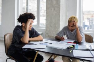 Payer quelqu'un pour faire un devoir - acheter un devoir!