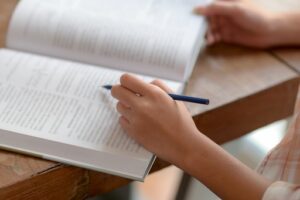 Aide pour le Mémoire en Communication - Faire la rédaction en ligne!