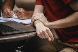Faire une thèse en travaillant, en étant salarié